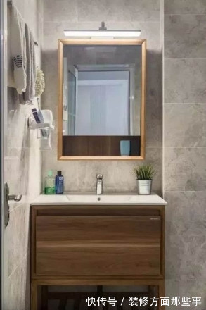 家具|104平现代前卫风三居室,在浅色空间中融入了深绿色优雅