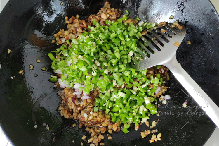 原来茄子馅包子如此好吃!鲜嫩多汁,好吃不油腻,给肉包子都不换