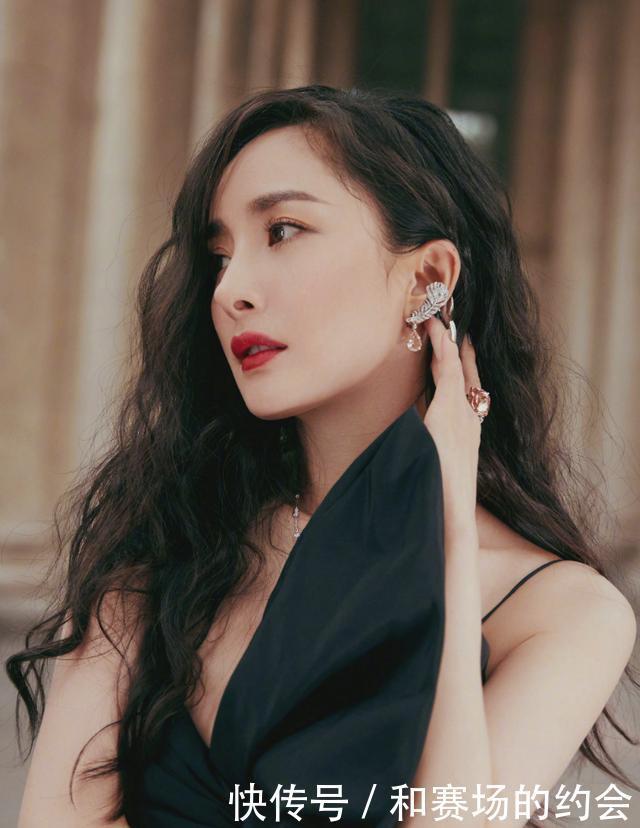 有种“整容“叫年底烫头！这3种卷发时髦显脸小，新年美出新高度