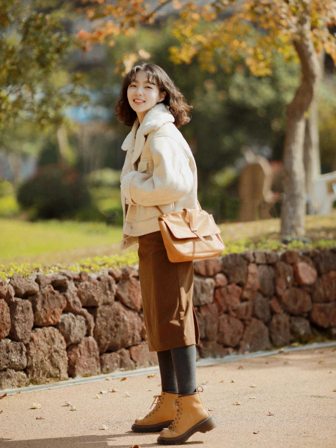 外套|穿外套不一定非要配裤子,时髦精都爱搭配半身裙,显瘦又时髦