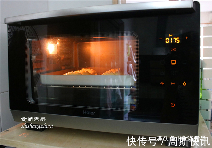 此款面包要收好，简单卷一卷，层次分明，香软可口，在家做方便