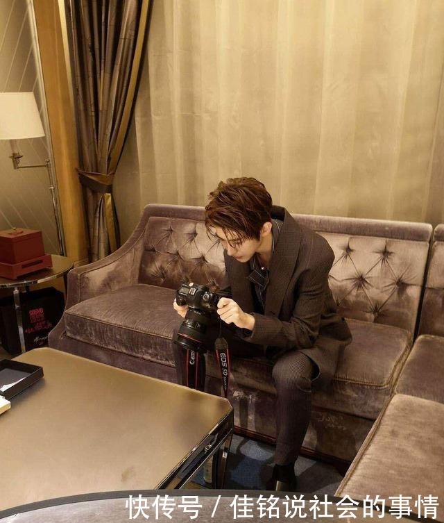 宋茜的泡菜汤、肖战的芝士条、娜扎的牛肉干,明星都吃啥零食!