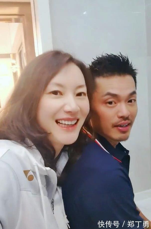 小羽|林丹做饭洗碗化身居家男人,妻子开心搂抱!家住千万豪宅内景曝光