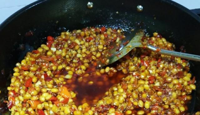 黄豆别只会炒菜！奶奶教你自制“黄豆酱”，香辣下饭，酱香味十足