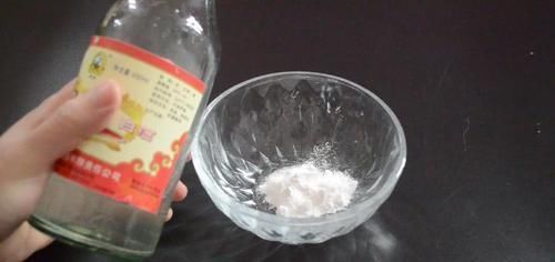 冰箱封条发霉了别再用酒精擦了, 用它一擦就干净, 越早知道越好