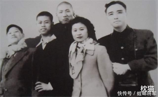 钱浩梁表演结束,他还是《红灯记》中的那个“李玉和”