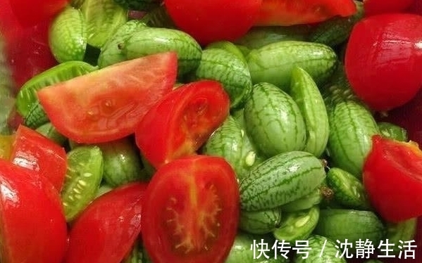 这种西瓜只有拇指那么大，吃起来有一点像黄瓜的味道
