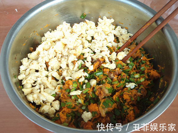 调饺子馅有诀窍,饺子店厨娘透漏这种调料必不可少,涨知识了
