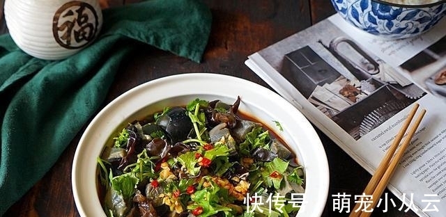 婆婆在朋友圈晒午餐，夸儿媳妇做的饭菜香又好看，网友：被馋到了