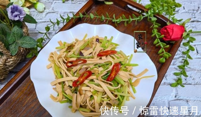 私厨|秋补,少吃牛羊肉多吃它,5块1斤富含蛋白质营养极高,芹菜炒忒香!