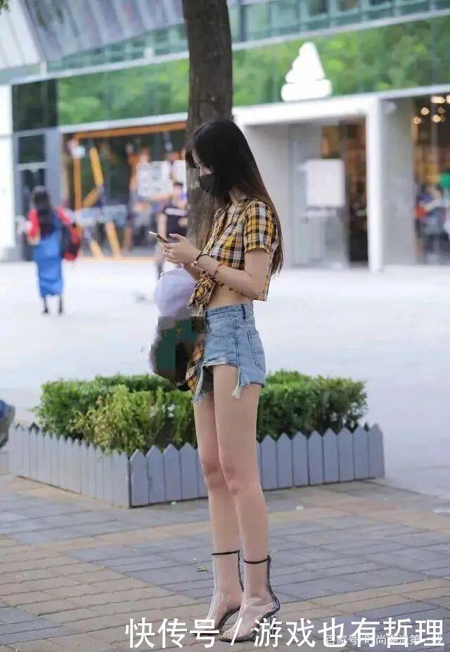 “短裤T恤”过时了切忌以偏概全,换一种风格尽显女人味!