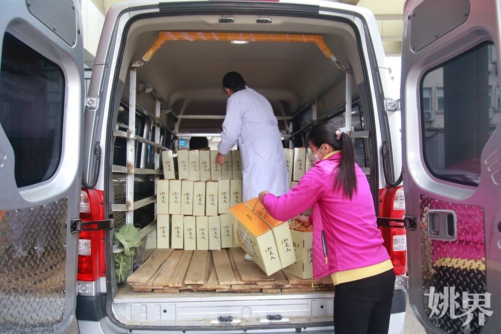 宋科学|泗门一村民向医护人员捐赠510箱自产“红美人”