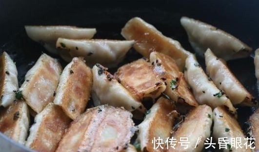 洋葱别炒着吃,教你解馋新吃法,又鲜又嫩,出锅孩子一口气吃10个