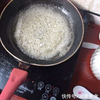 这道冰糖葫芦到底是谁发明的，我吃了半碗都不解谗