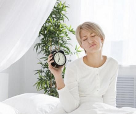 肝火旺盛|长期失眠或是肝火过旺,医生提醒睡前一个小细节,让你安睡天亮