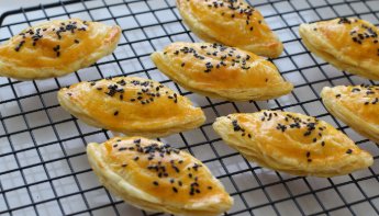 芒果|这样做芒果酥,外皮酥脆内馅甜,做起来不费力,5分钟就搞定