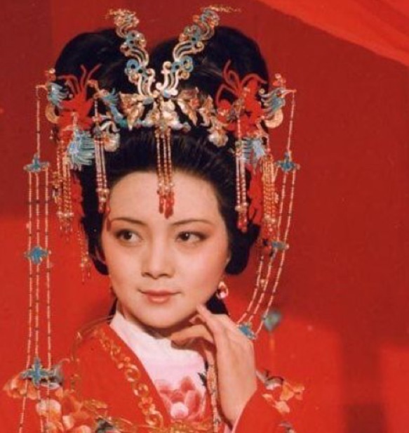 薛姨妈|贾母暗中计划撵走薛姨妈母女,王熙凤却明目张胆泄露内情