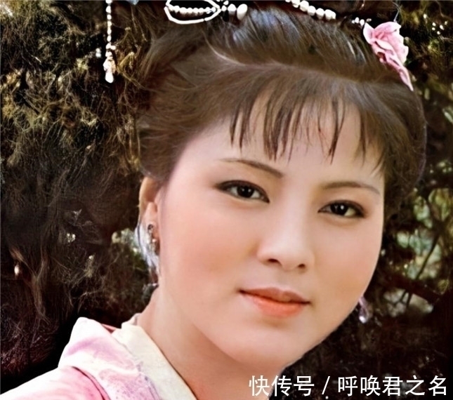 八人#红楼梦:袭人主动地向宝玉索要名分,不料却碰了一鼻子灰