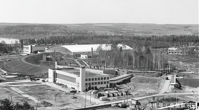 物理学家 以为粒子加速器已停止,他探头进去检查,不料被高能质子束爆头