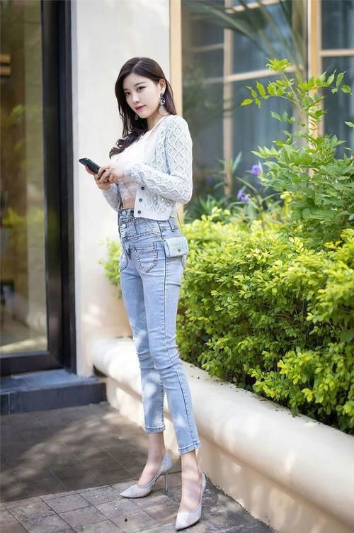 高跟鞋 用牛仔裤搭配高跟鞋，轻轻松松秀出好身姿，时尚百搭！