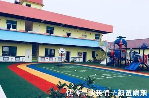 妈妈|给娃刚买的衣服,幼儿园老师就给别的娃穿上了,妈妈却不关心衣服