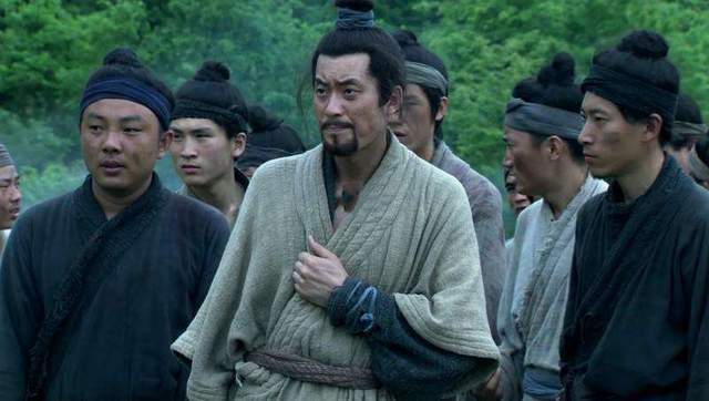 老师!陈胜的老师是孔子第九代孙,名叫孔鲋,他竟是第一个起义的读书人