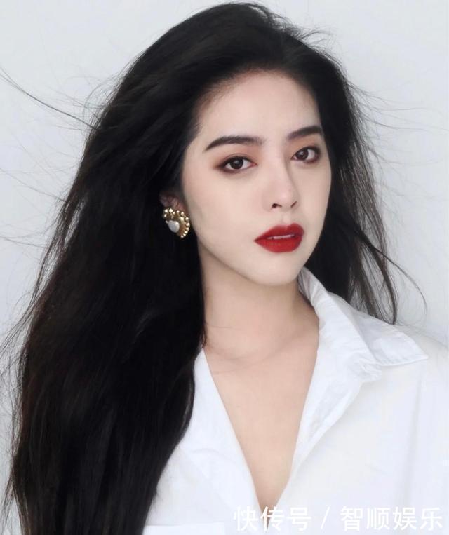 “港风色”更适合黄皮,素颜涂都很显白,关键是气质拿捏到位!