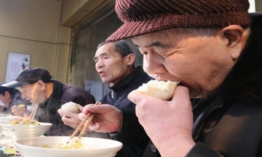 生活|悄悄“偷走”寿命的五个习惯,熬夜仅排第二,再舒服也尽量忍住