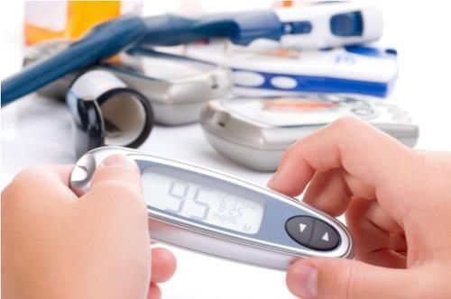 骑自行车|糖尿病不能喝牛奶?提醒:远离这3种食物,血糖或能降回正常值