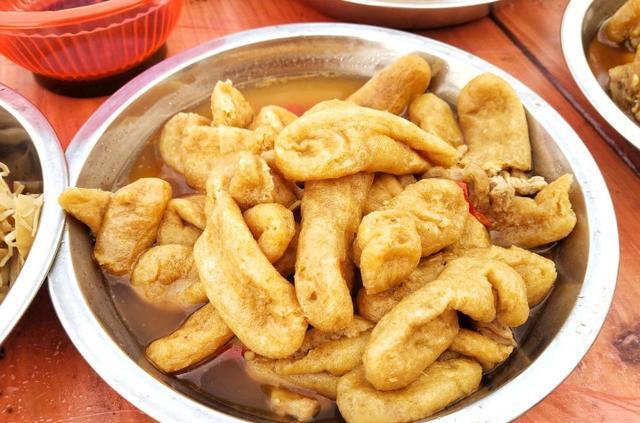 同事农村办婚宴随了500份子钱,饭菜一上桌,看得我不想动筷子