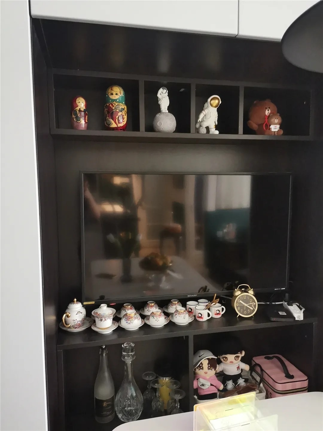 墙面|现代灰遇上复古绿,混搭出的有色之家