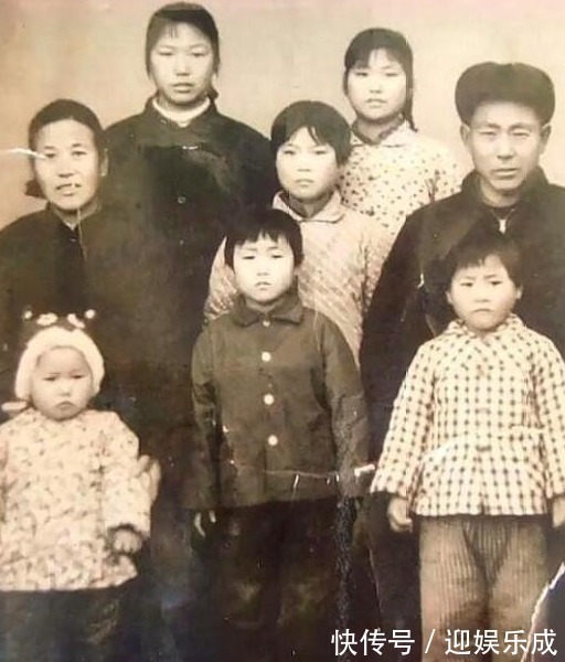 老两口|农村夫妻生6个女儿,被人嘲笑几十年,女儿长大后,又让他人羡慕