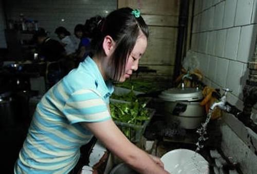 孩子|女孩因一部手机差点被毁了:其实真正独立的孩子是被爸妈疼出来的