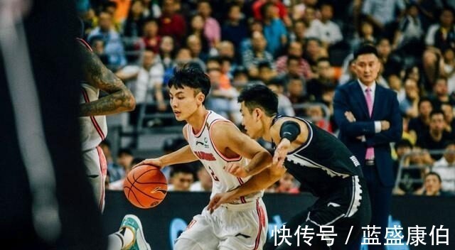 赵继伟|敢把赵继伟放替补的教练离开辽篮了!杨鸣是否只剩下在场边狂吼了!