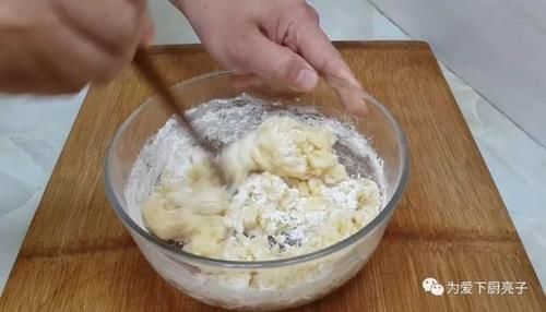 我家面粉就爱这样吃,加2个鸡蛋,焦脆香酥不油腻,吃过就念念不忘