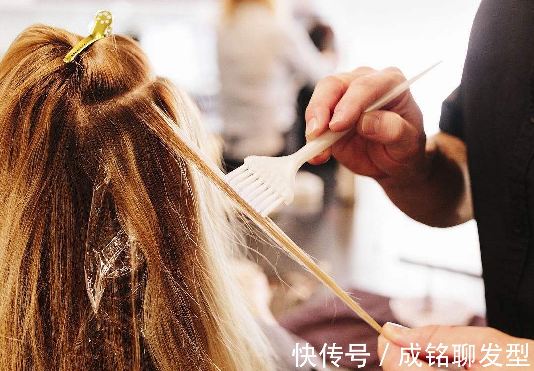 纤维蛋白|染发时漂头发与直接染,对发质的伤害有啥区别?看完这三点就明白