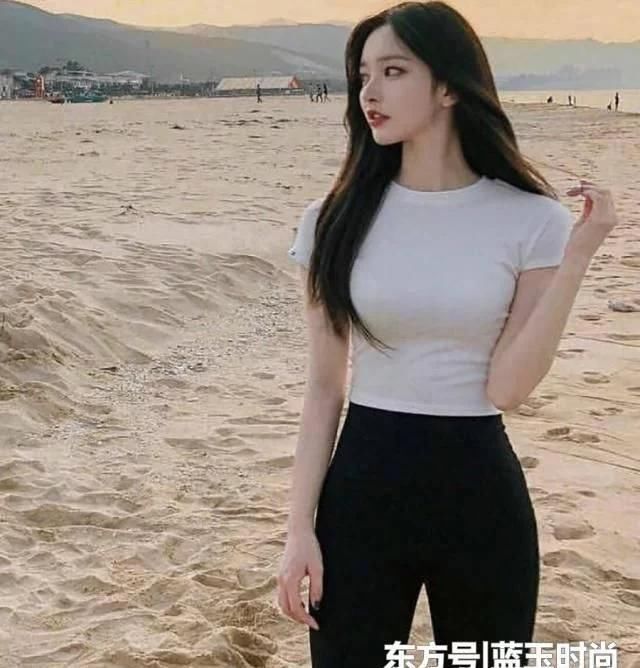 新潮|街拍打底裤的时尚搭配打造出时尚丽人的气质,穿出新潮范