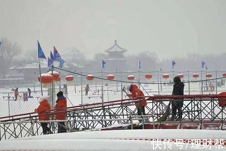 冰场|春节在公园里玩冰车，游园赏雪两不误