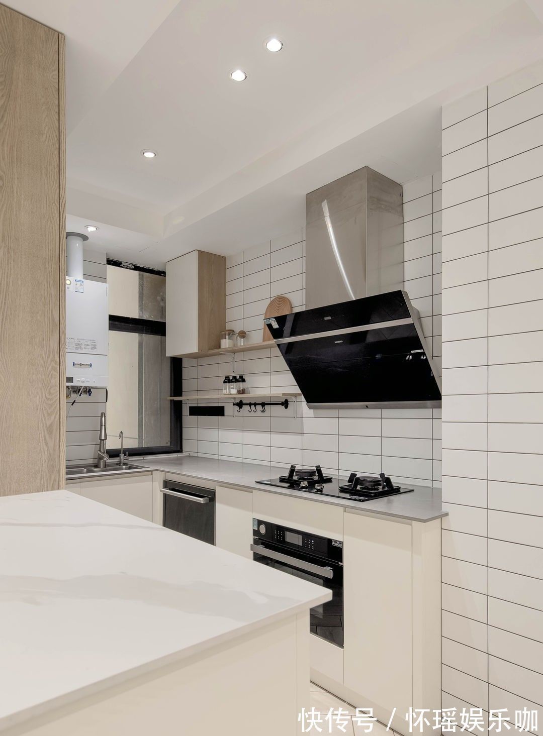 卧室床|舍弃客厅,不买餐桌,卧室床悬空,他家86㎡堪称小户型装修的榜样