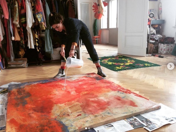 巨人国!她画油画,他做雕塑,这对艺术情侣直接建了一个“巨人国”