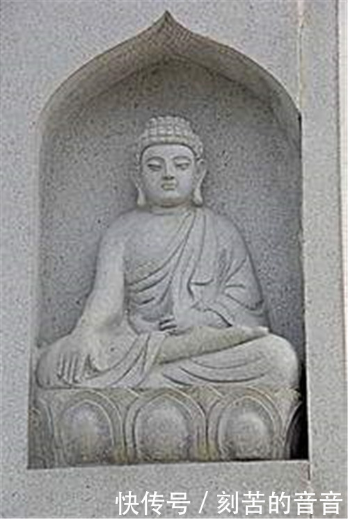 佛语“南无阿弥陀佛”,是啥意思译成中文后,才知很多人读错了