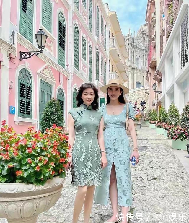 气质 这才是中年女人该有的打扮!膝下裙+平底鞋,四五十岁穿好时髦!