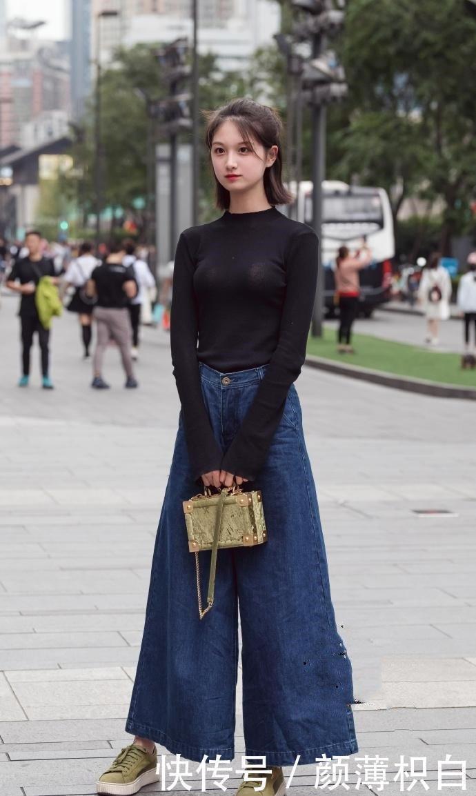 马裤|街拍紧身裙遇上黑色丝袜,不经意间,被美女撩到了