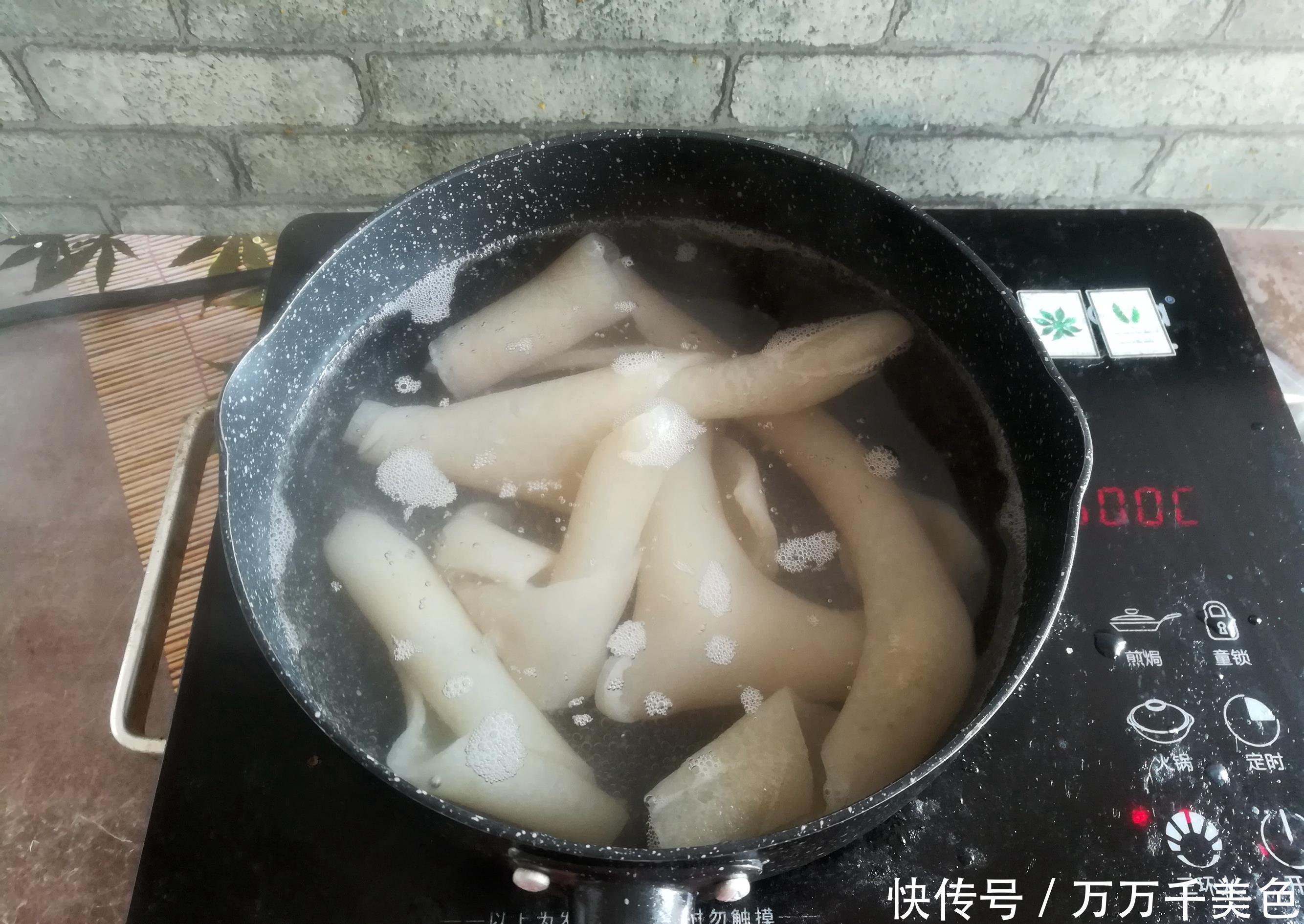 阿胶|女人吃猪蹄吃阿胶,都不如吃它,每天坚持吃几块,滋润皮肤有光泽