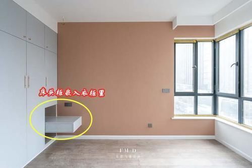 床头柜|卧室不放床头柜，建议用这5个设计代替，外观更漂亮，收纳更方便