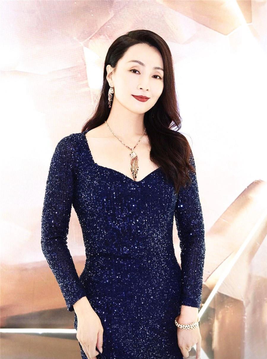 原则|女人过了四十,穿衣牢记“三要三不要”原则,你也能穿出时尚感