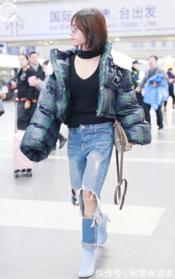 搭配 入冬后火了一种新搭配:叫“上身贵妇+下身村姑”,明星也这么穿