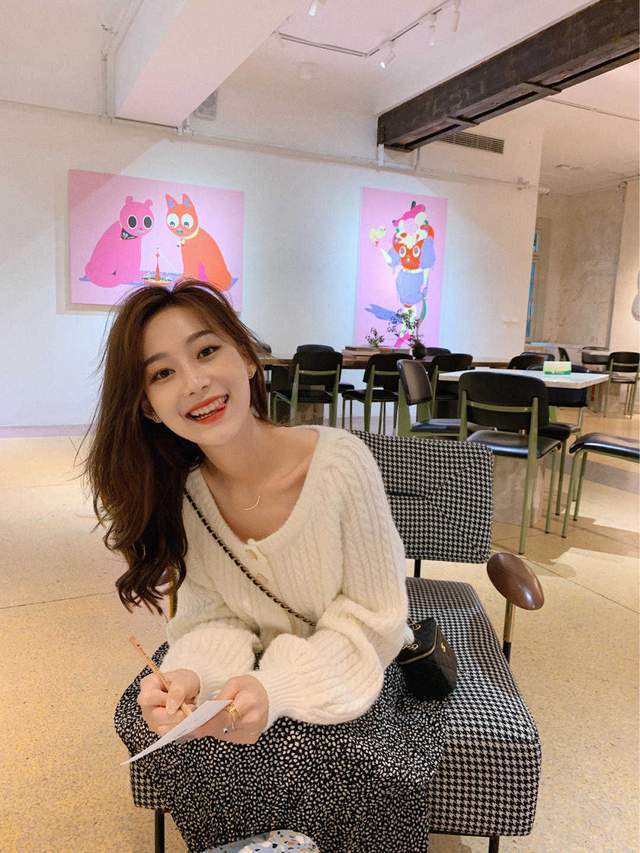 搭配|秋季也是针织衫的标配,原来可以这样配,好看又方便