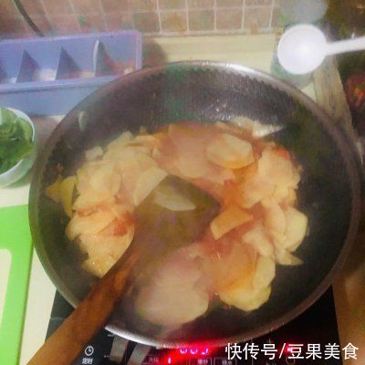 用这个技巧做满足你的胃—酸汁土豆片，味道好吃极了