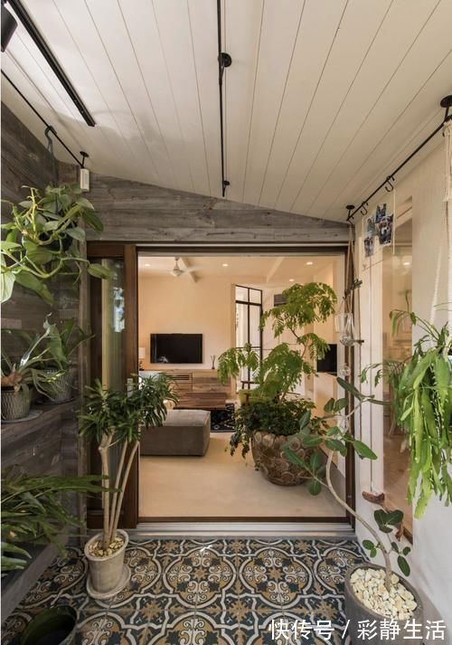 绿植|300㎡的农村别墅，光硬装就花了45w，最爱院子里的阳光花房！